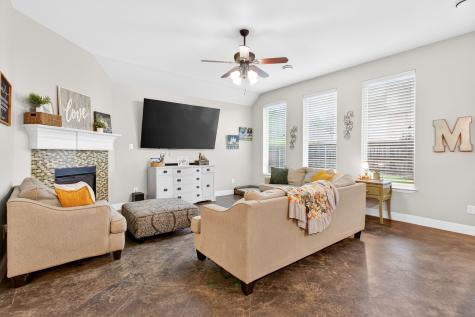 1227 Belle Meade Way Burleson TX 76028