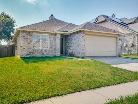 7402 Marsland Lane Arlington TX 76001