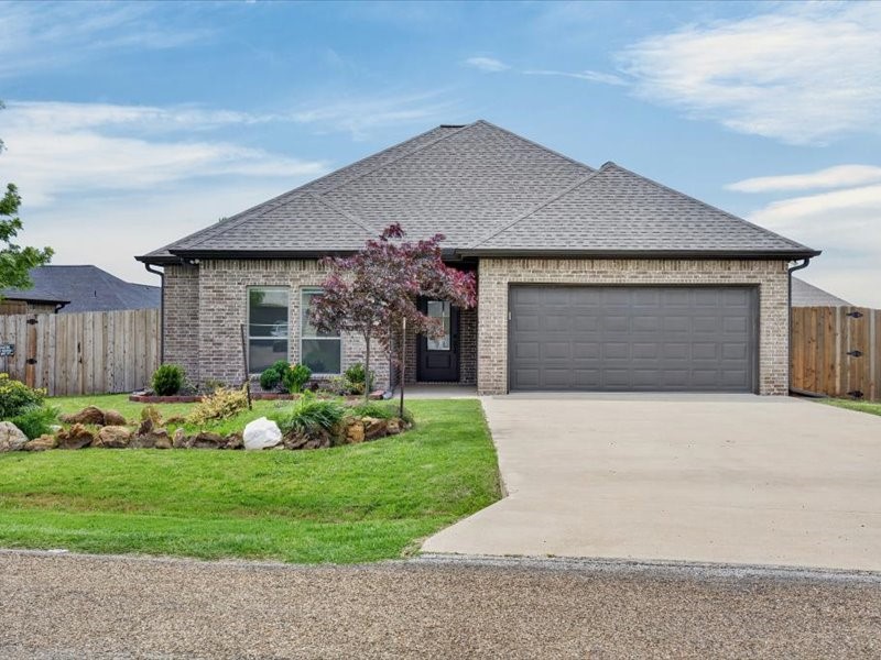 2112 Cole Street Mabank TX 75147