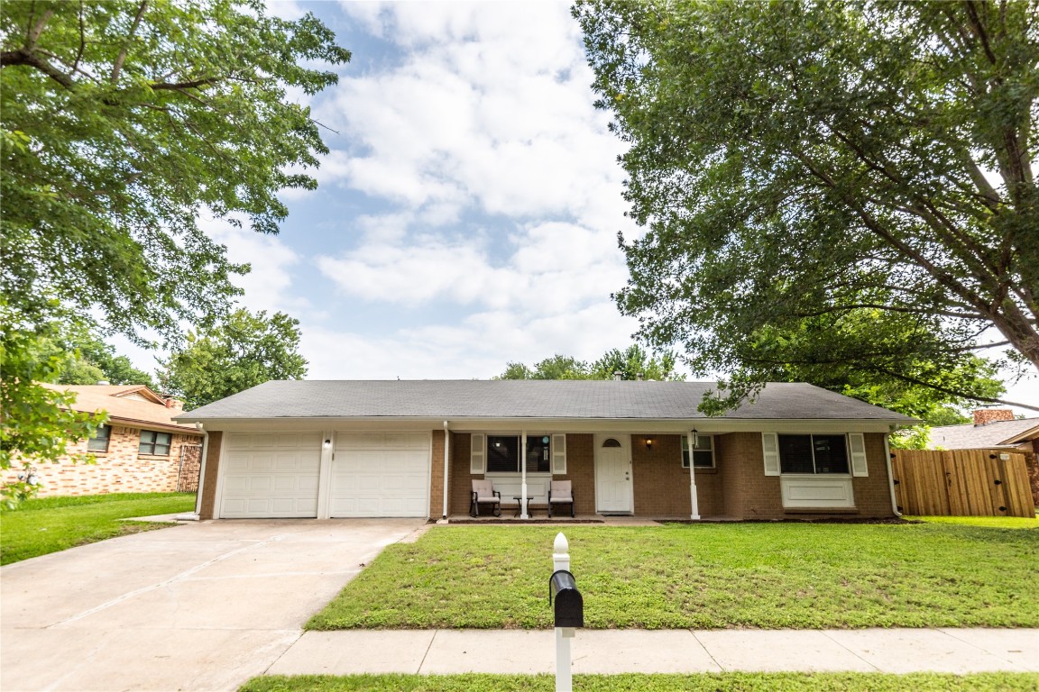 704 Oakwood Avenue Hurst TX 76053