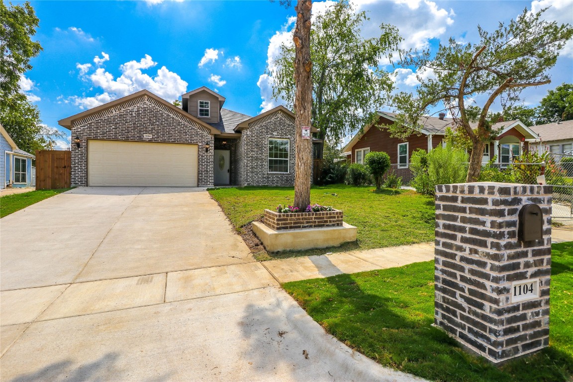 1104 E Powell Avenue Fort Worth TX 76104
