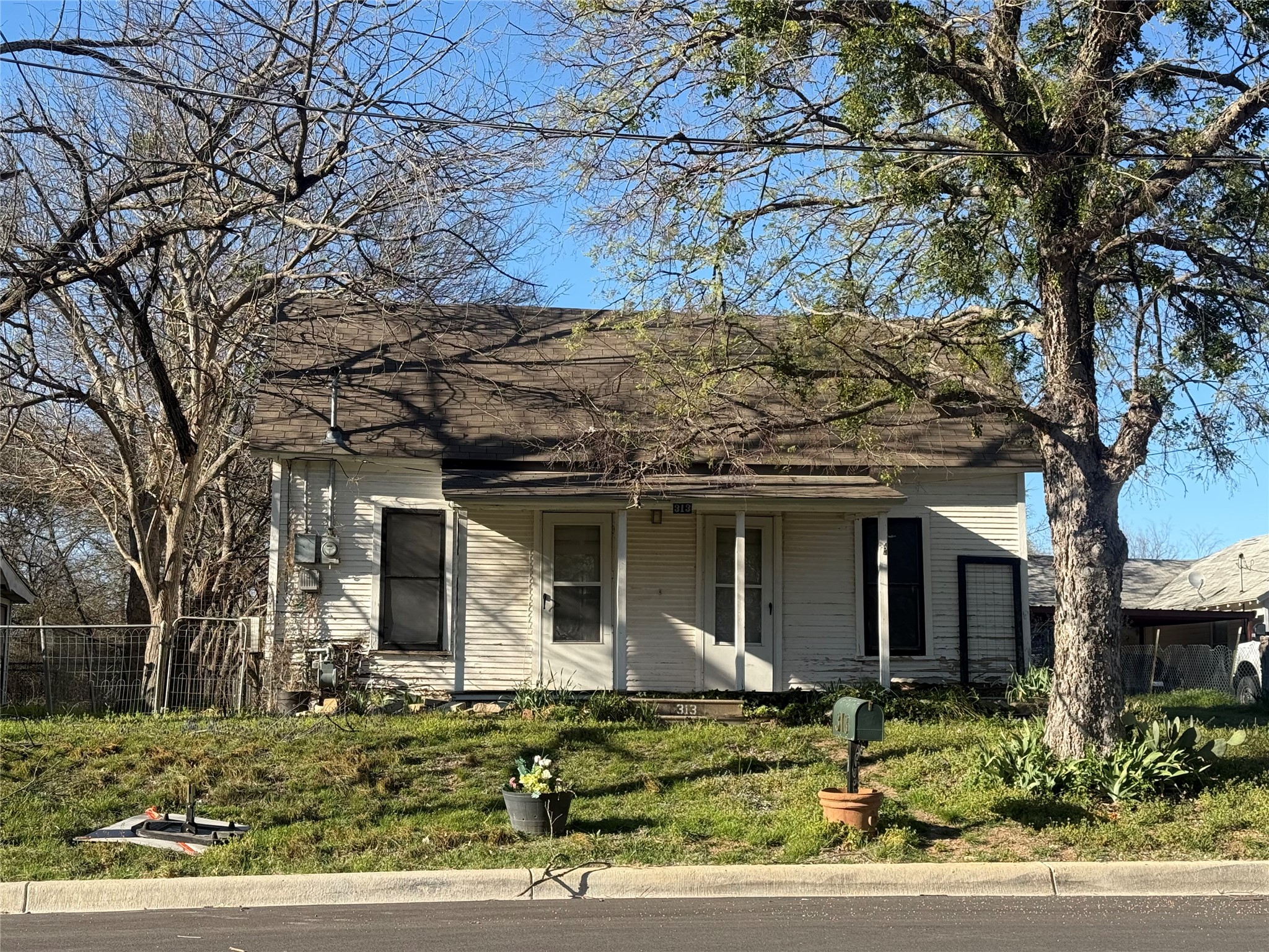313 Throckmorton Street Weatherford TX 76086