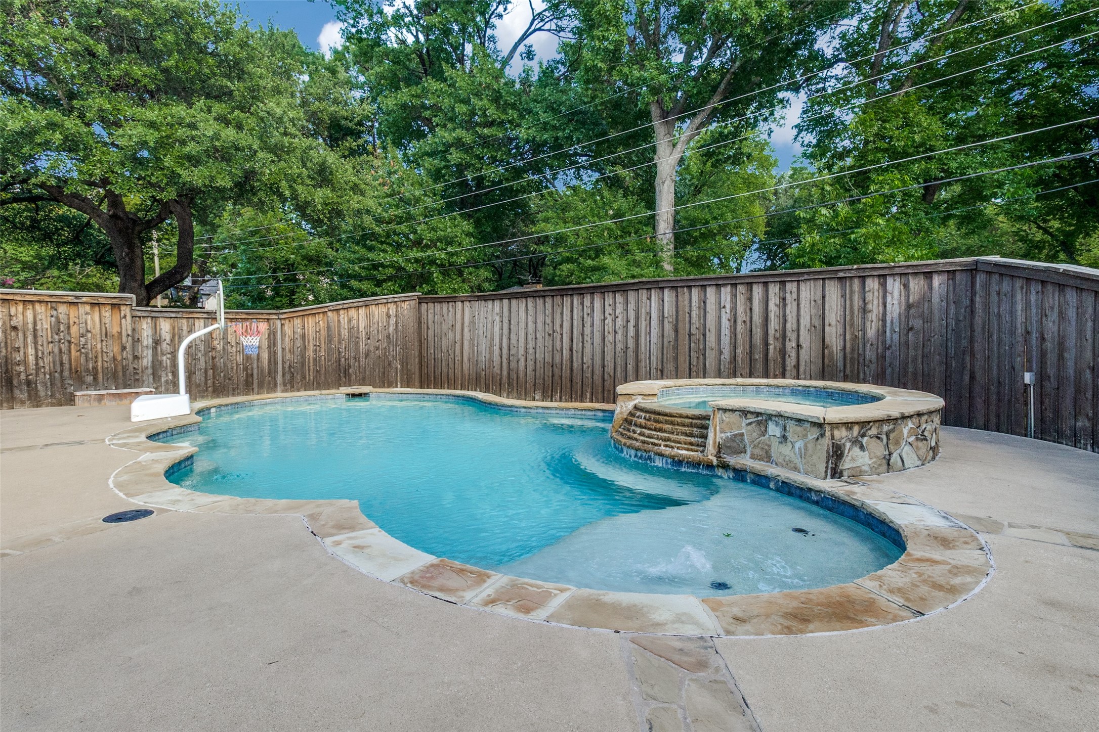 6818 Truxton Drive Dallas TX 75231