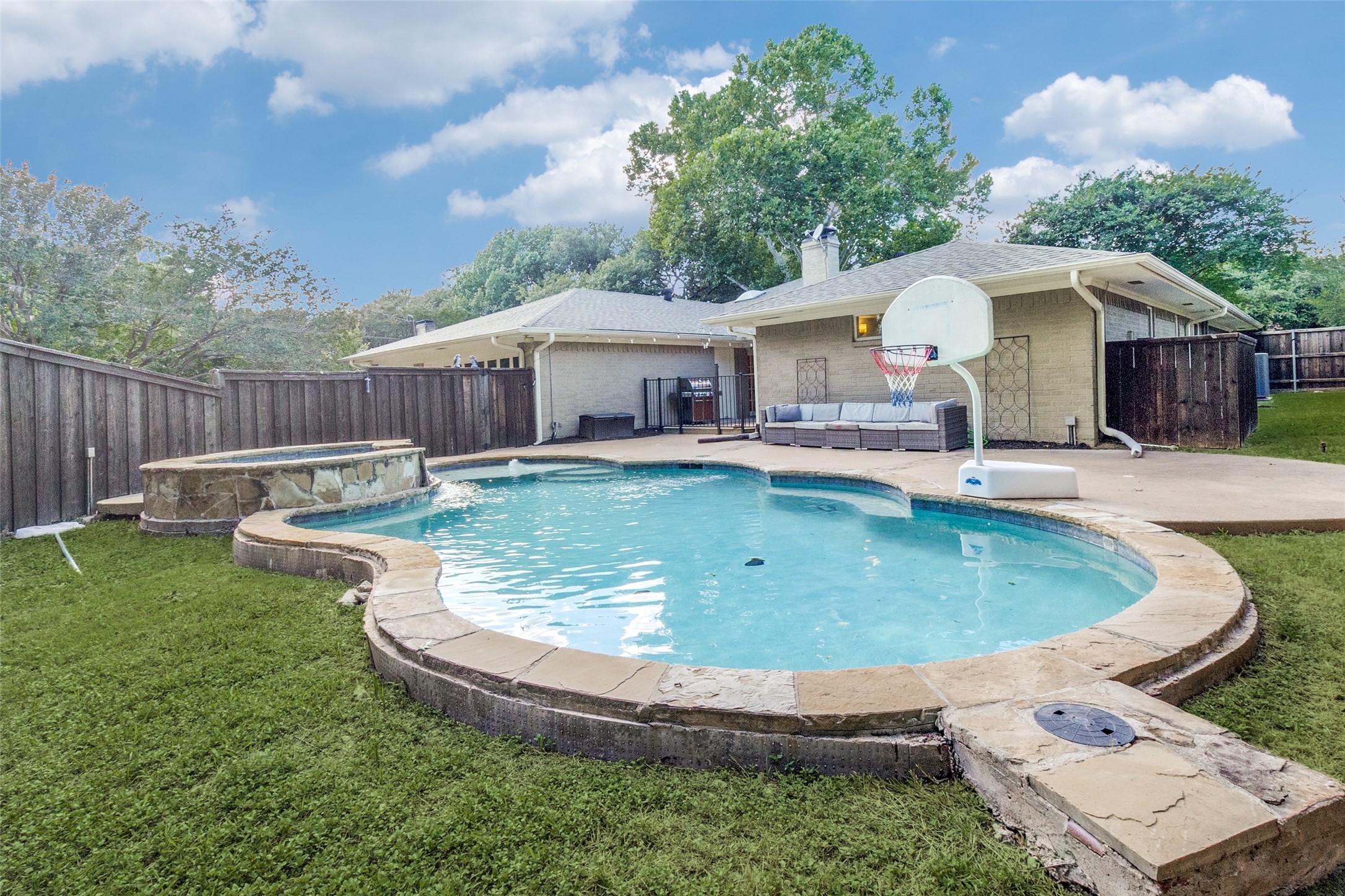 6818 Truxton Drive Dallas TX 75231