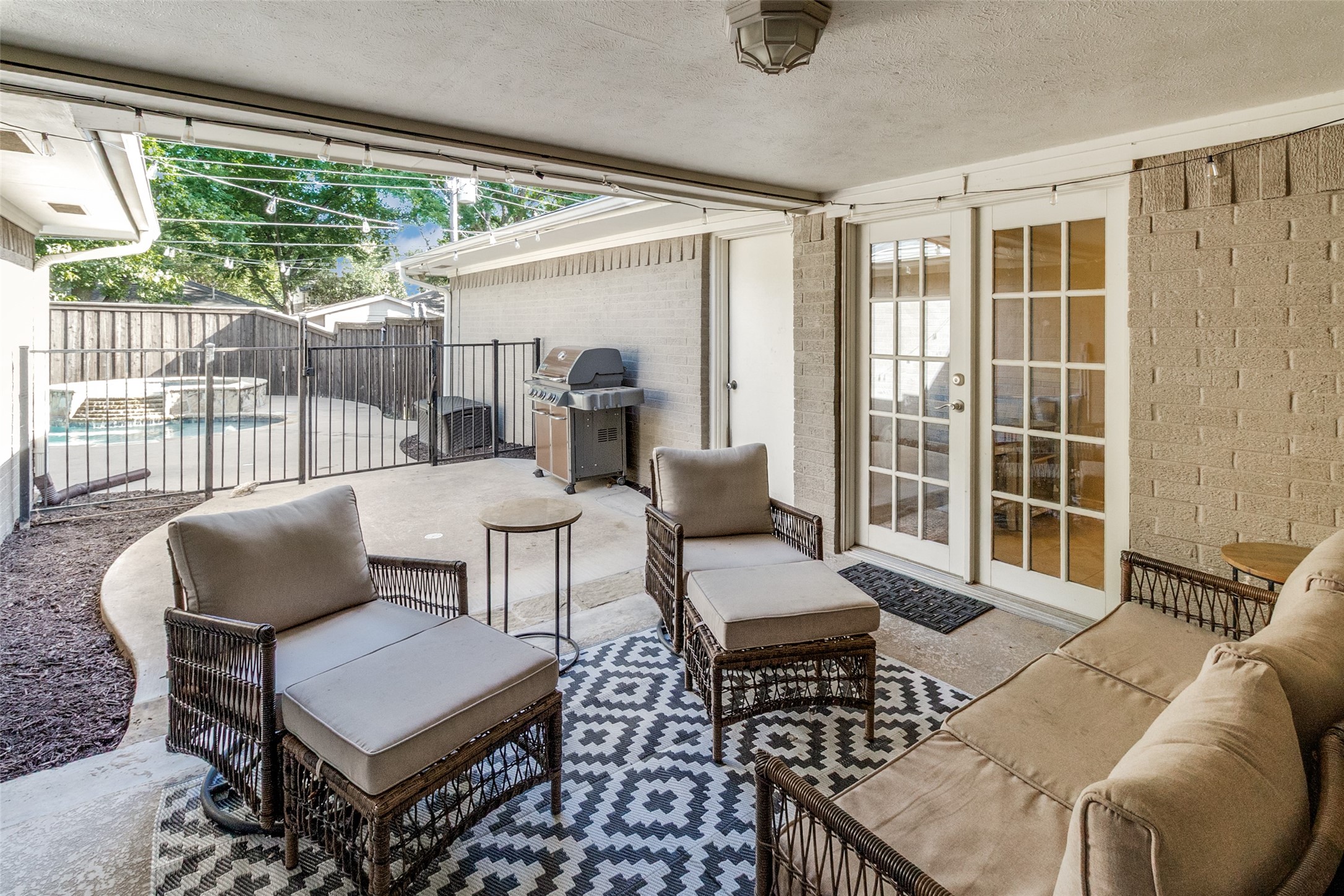6818 Truxton Drive Dallas TX 75231