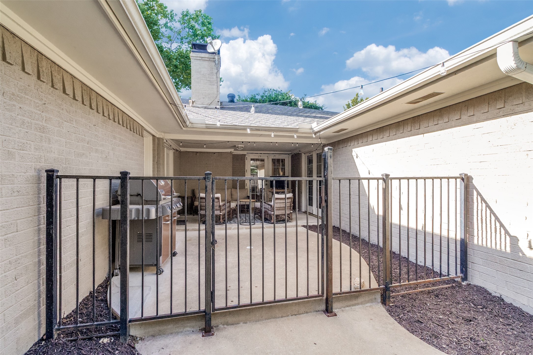 6818 Truxton Drive Dallas TX 75231