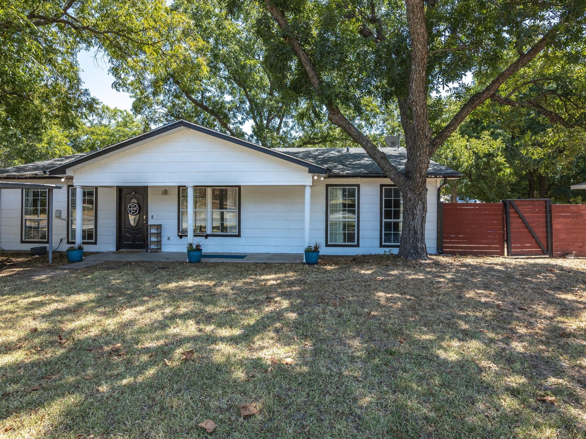 1211 N Mill Street Bowie TX 76230