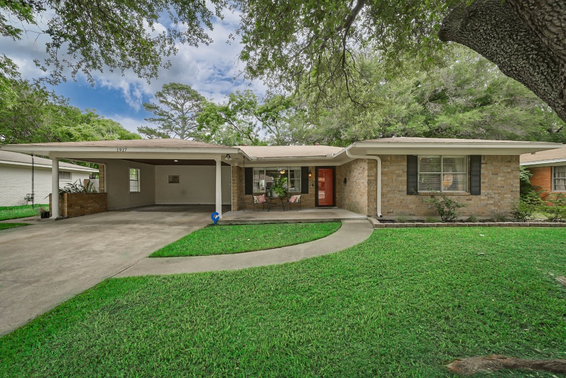 1917 Fairfax Drive Corsicana TX 75110