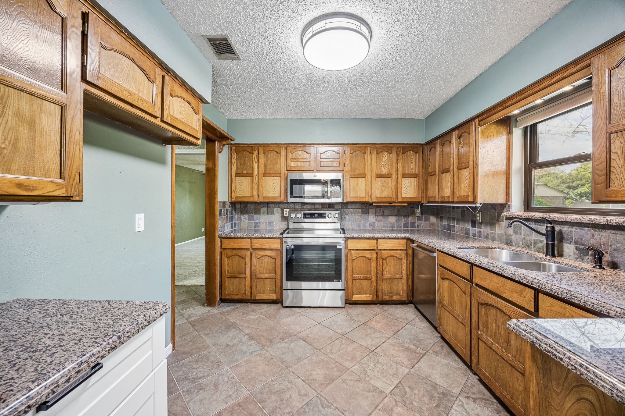 806 Glenn Drive Euless TX 76039