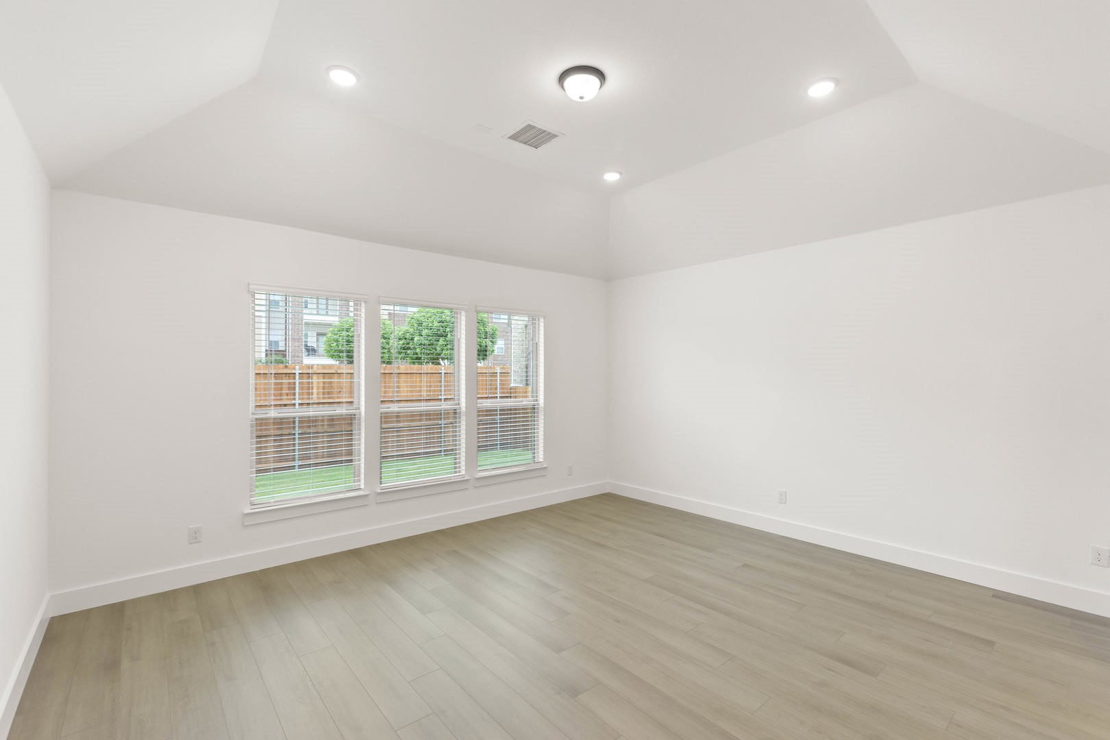 207 Tradd Street Glenn Heights TX 75154