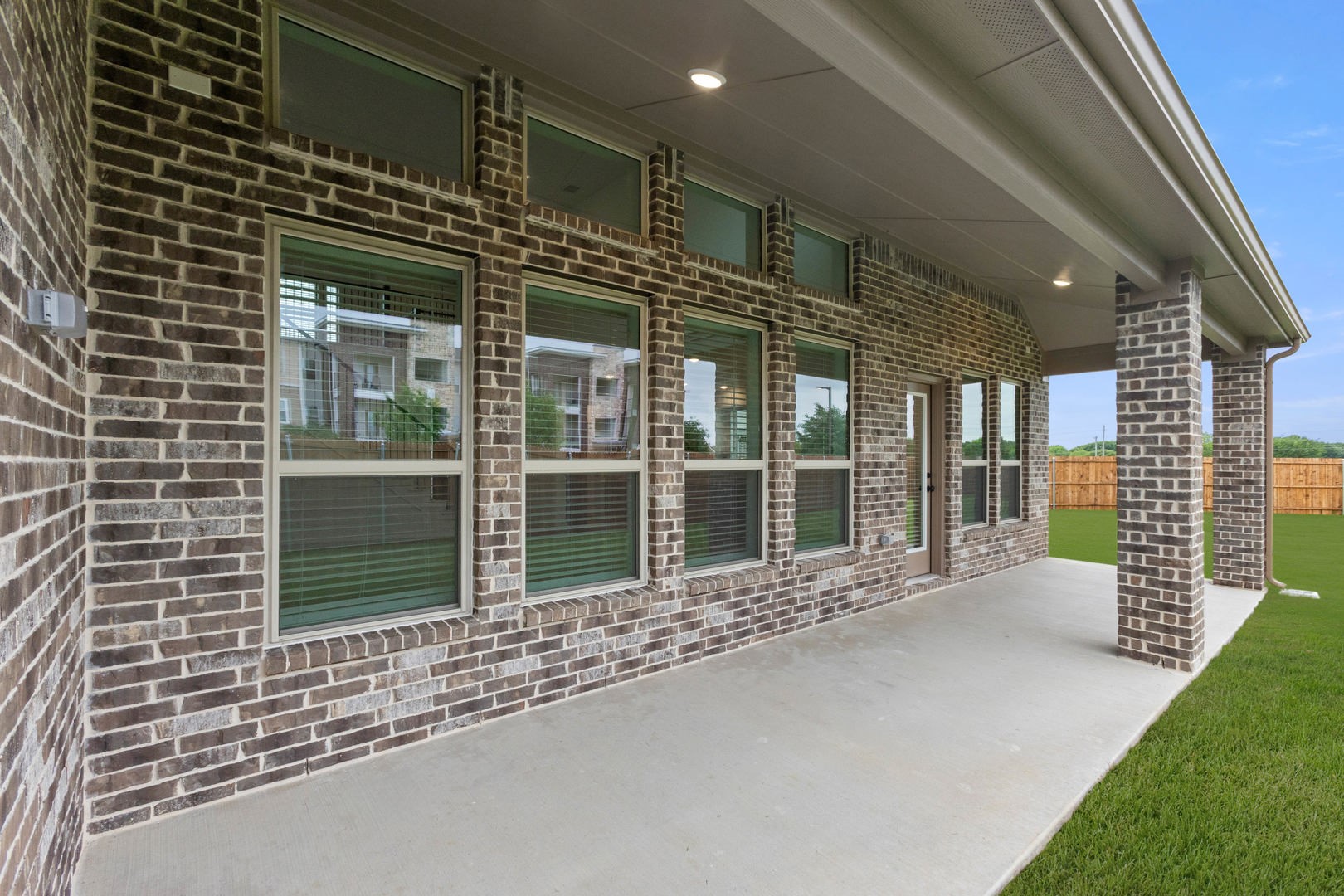 207 Tradd Street Glenn Heights TX 75154