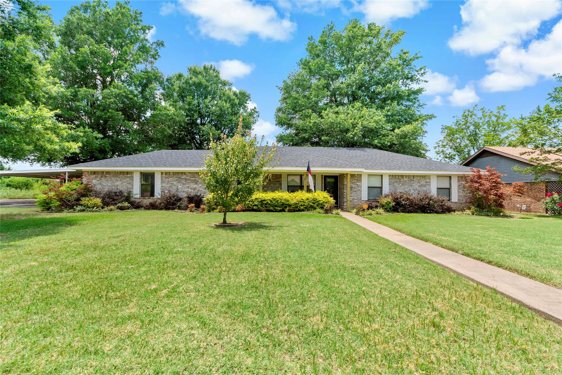 1030 42nd Street SW Paris TX 75460