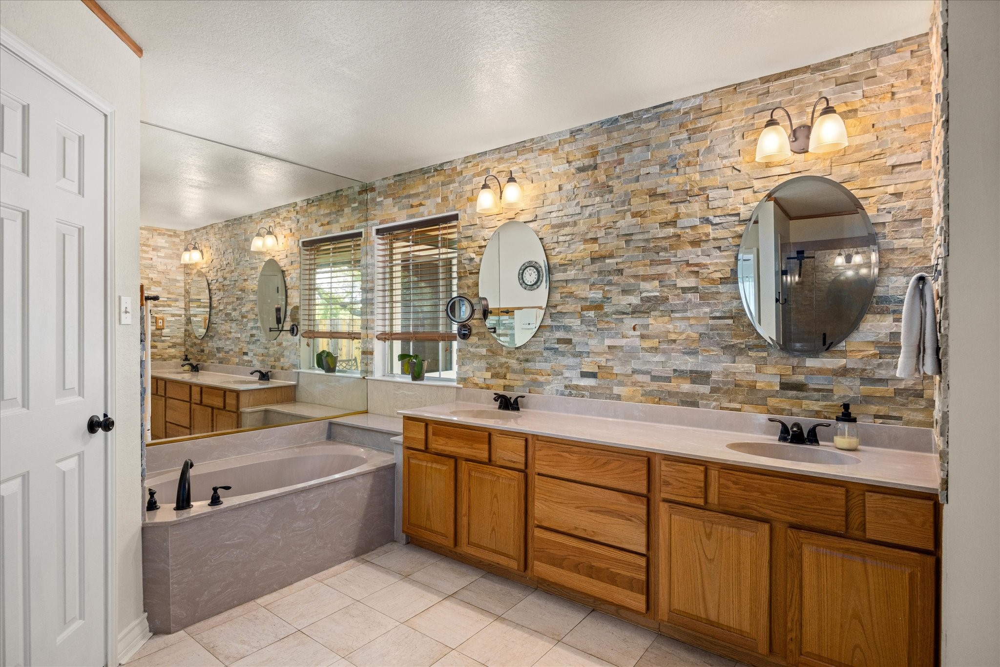 1311 Williamson Road Granbury TX 76048