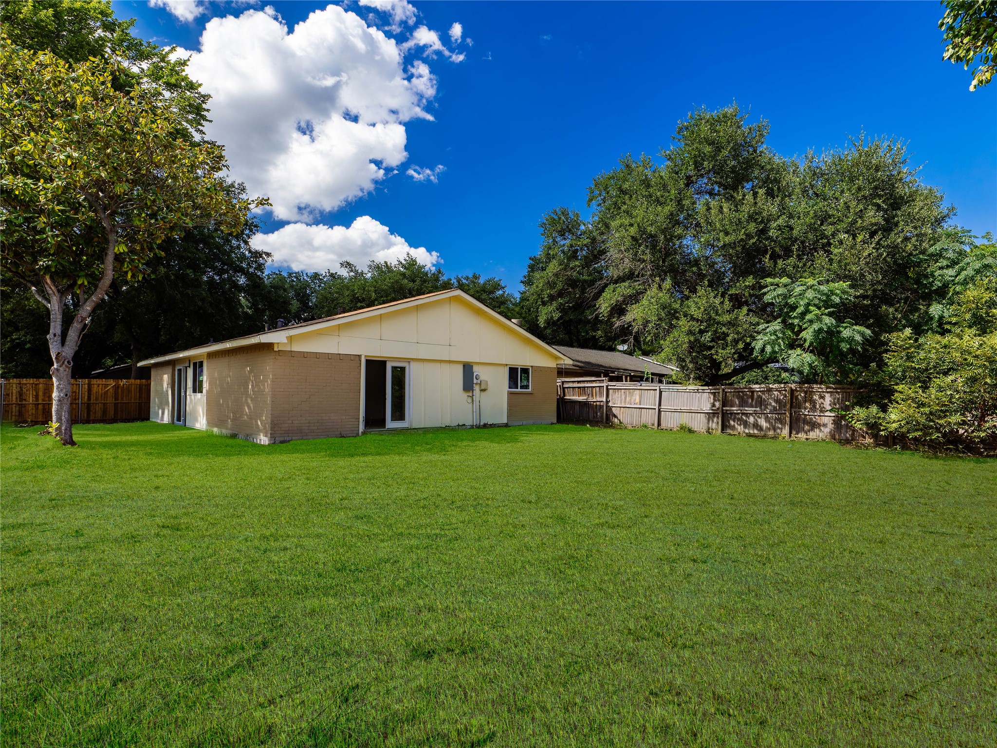 326 Bluebonnet Trail Garland TX 75043