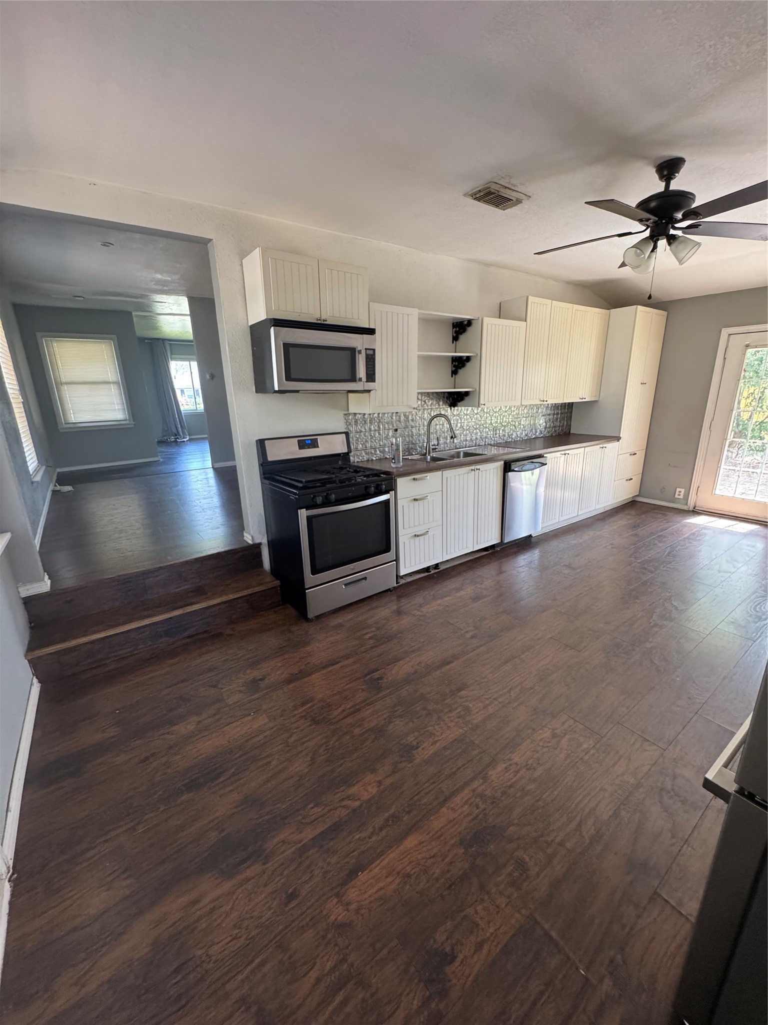 629 Harrison Lane Hurst TX 76053