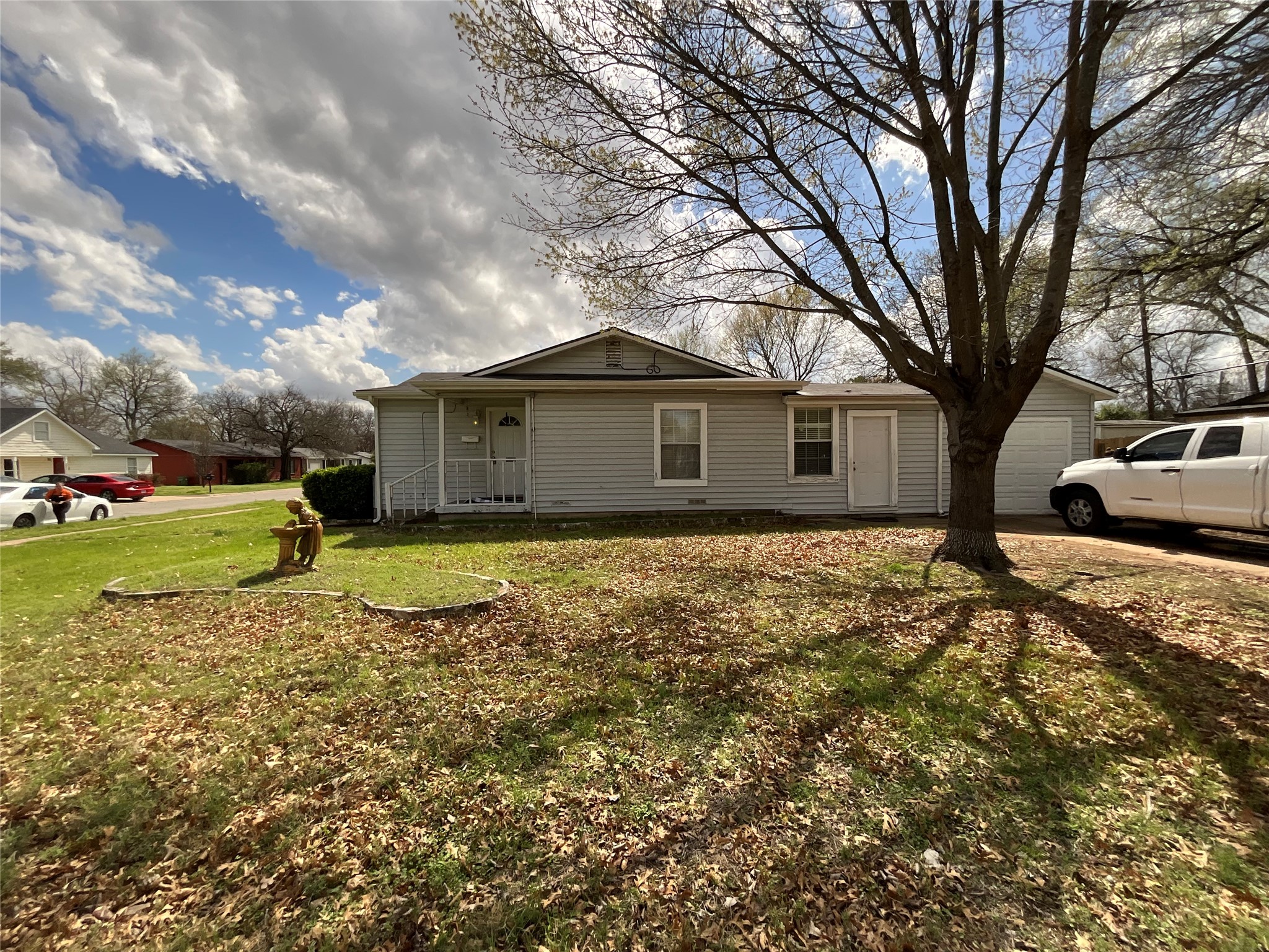 629 Harrison Lane Hurst TX 76053