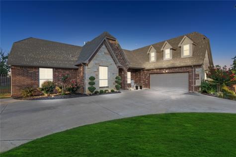 912 Crown Court Burleson TX 76028