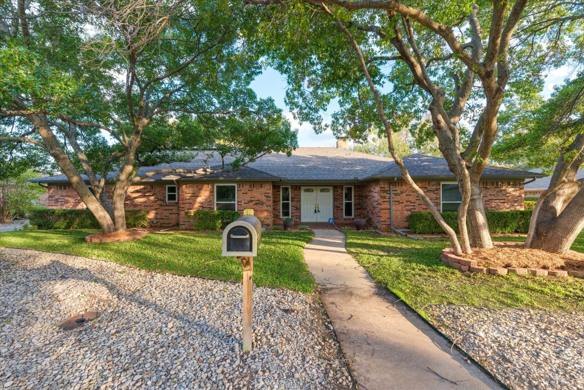 7004 Tumbling Trail Fort Worth TX 76116