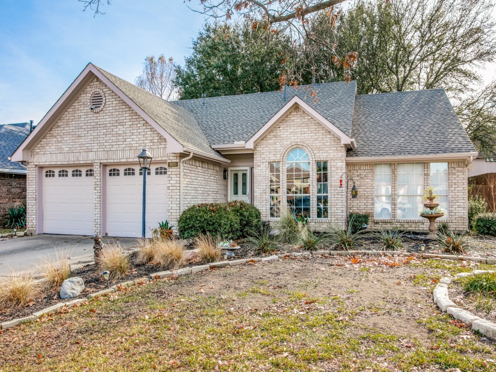 1920 Wood Crest Drive Grapevine TX 76051