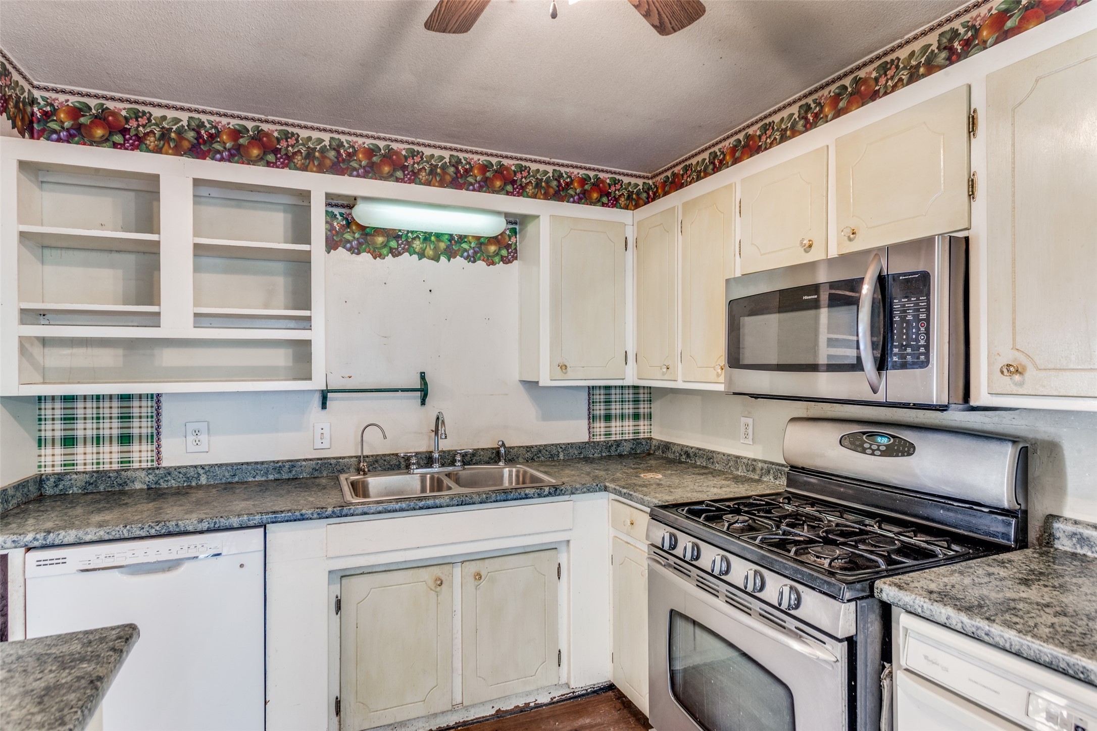 209 Teeter Drive Crowley TX 76036