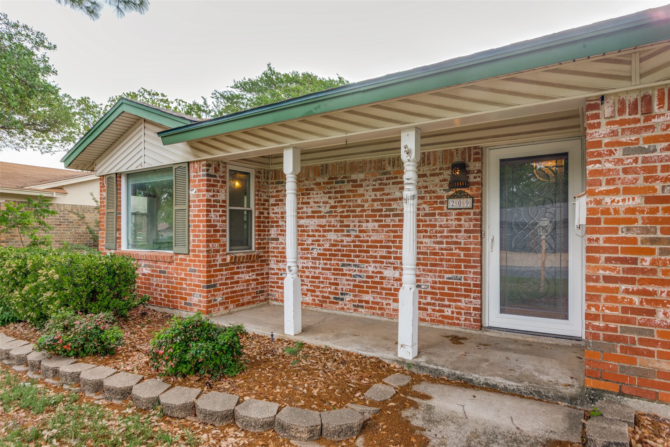 209 Teeter Drive Crowley TX 76036