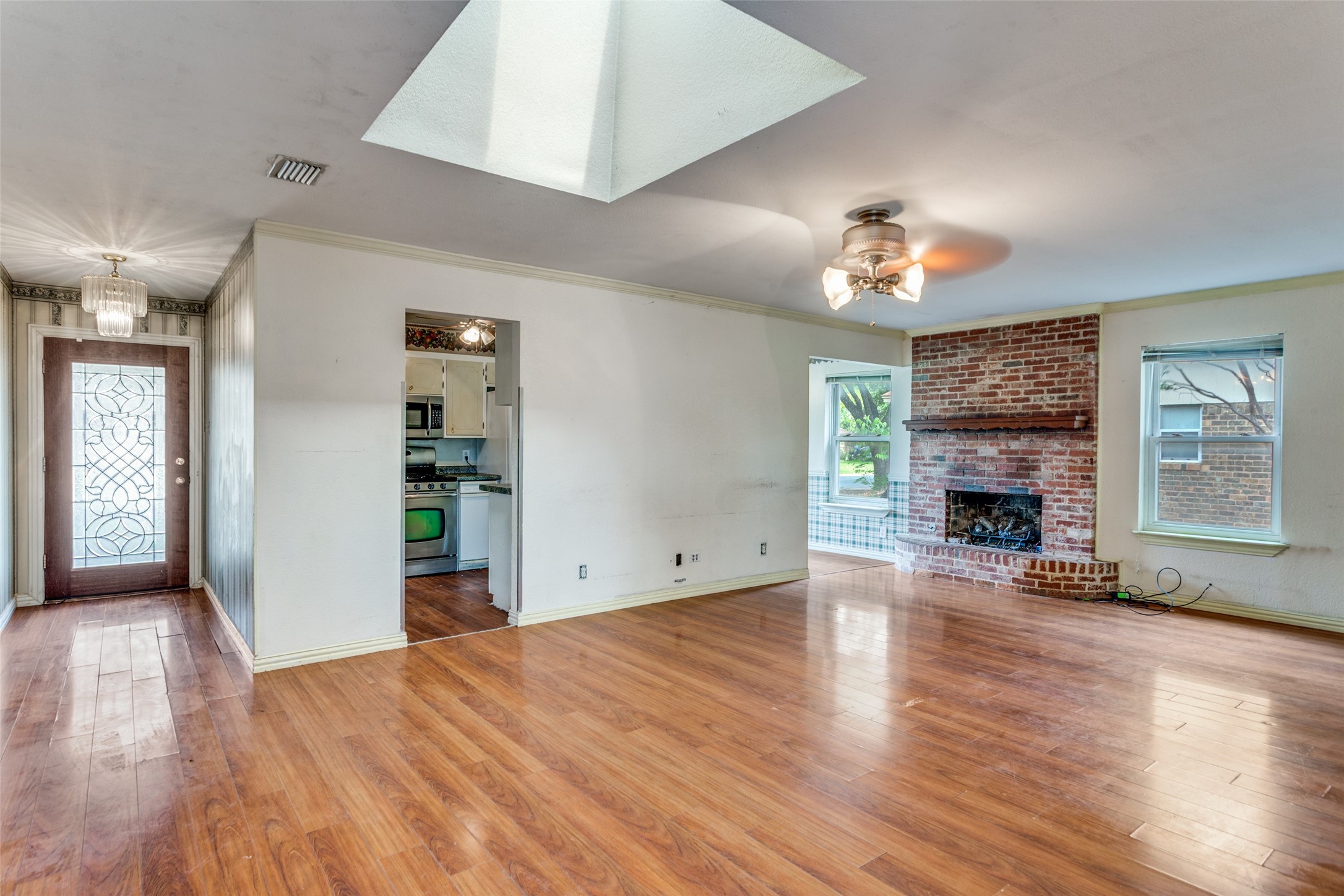 209 Teeter Drive Crowley TX 76036