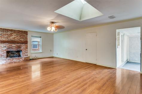 209 Teeter Drive Crowley TX 76036