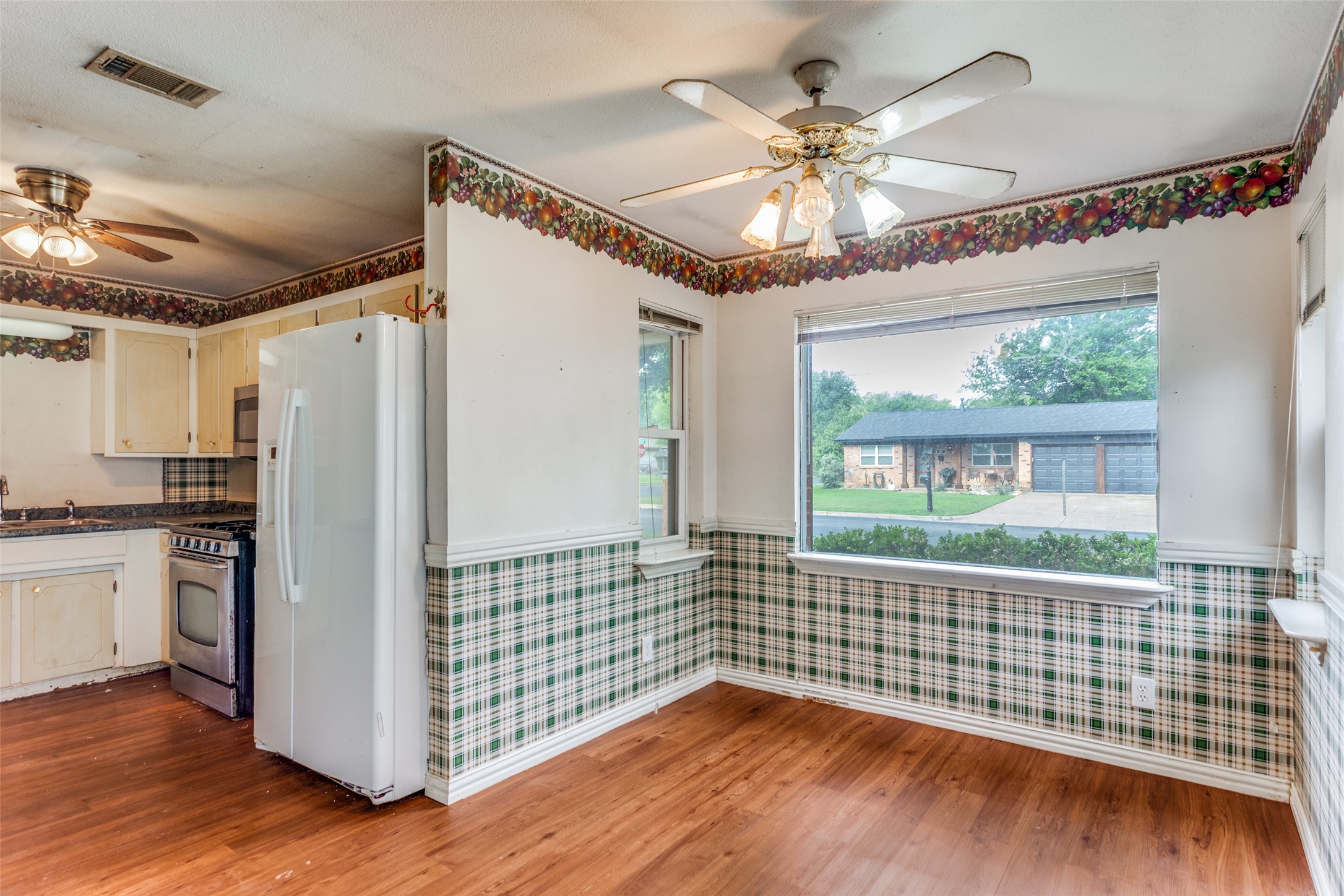209 Teeter Drive Crowley TX 76036