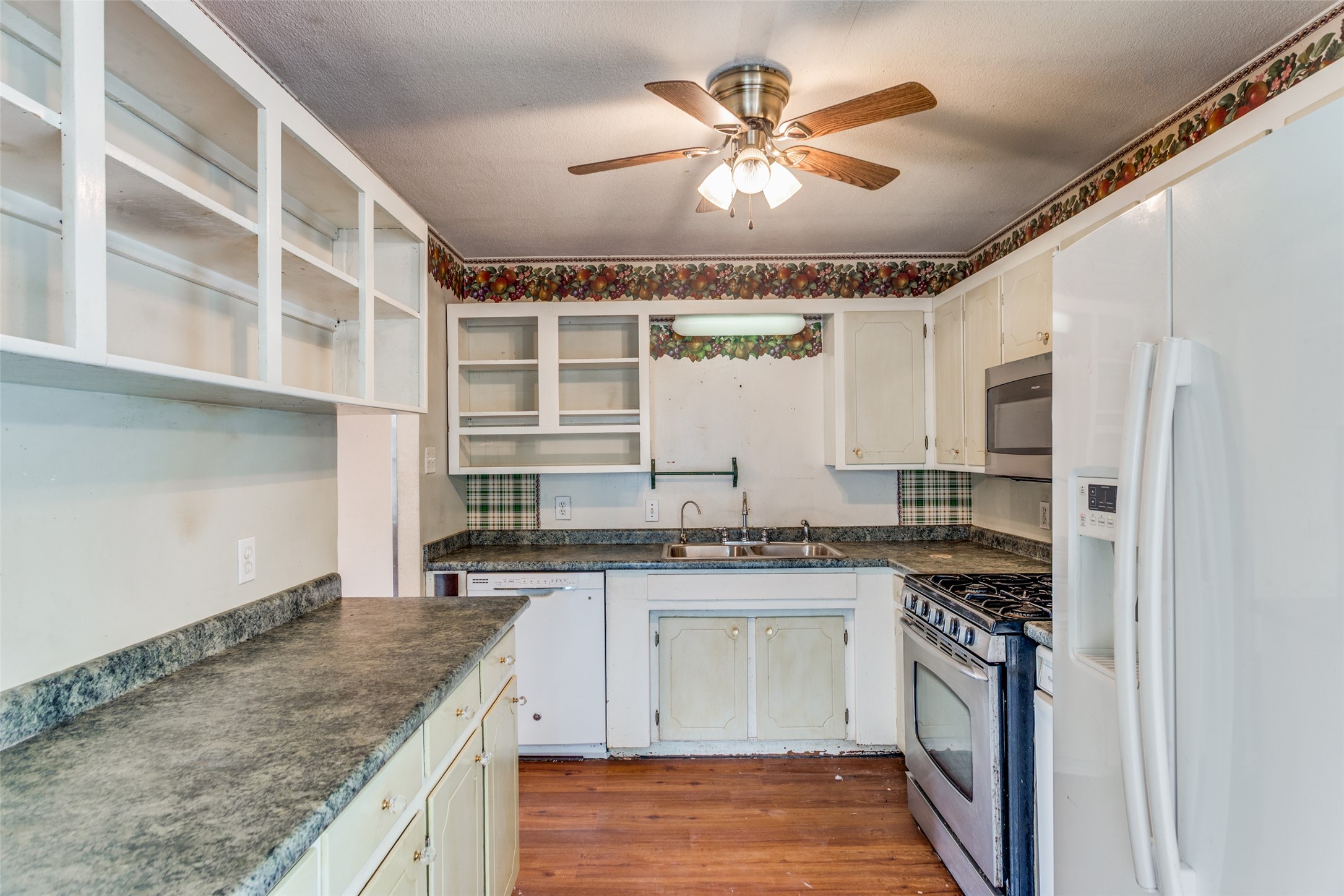 209 Teeter Drive Crowley TX 76036
