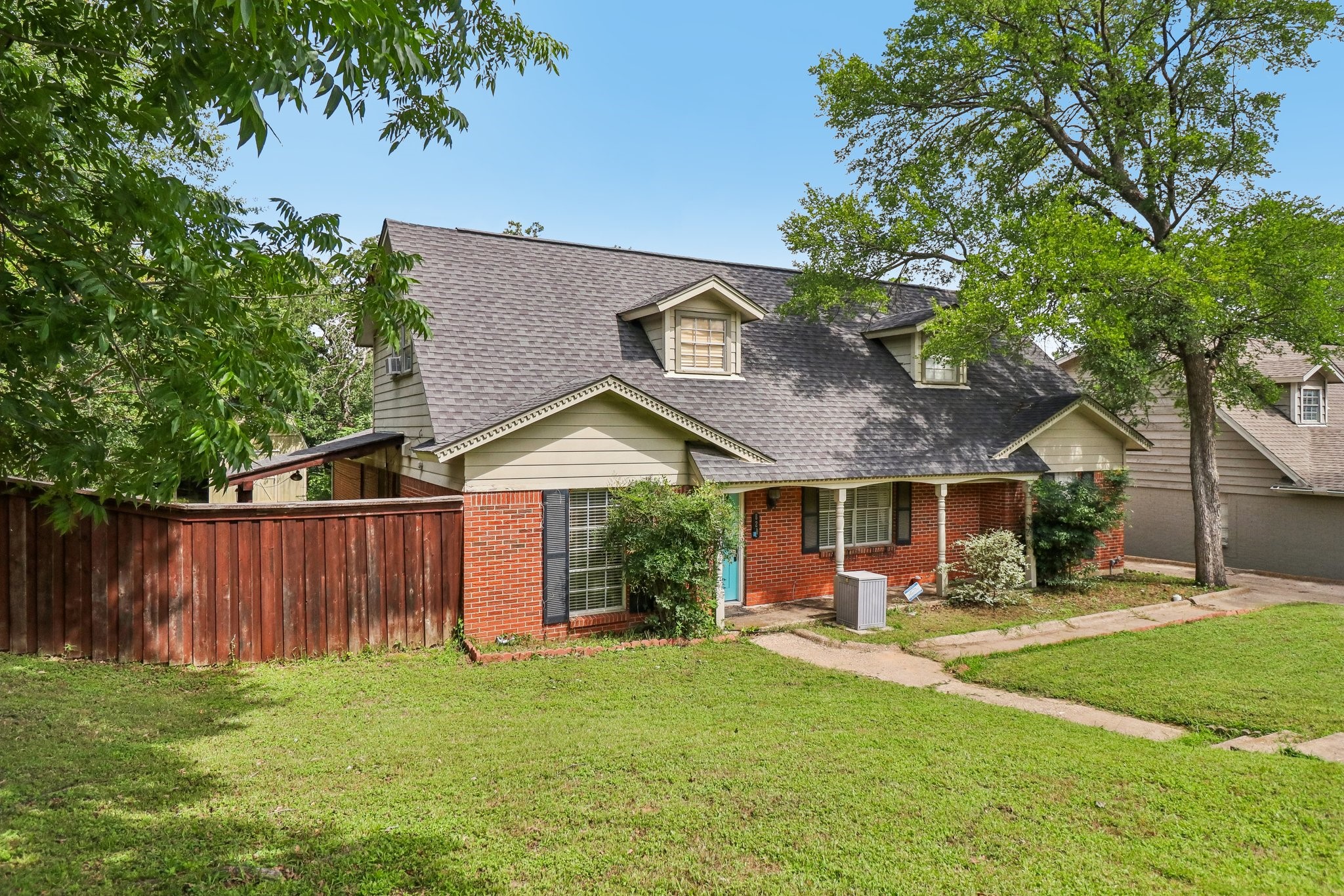 820 N Bowen Road Arlington TX 76012
