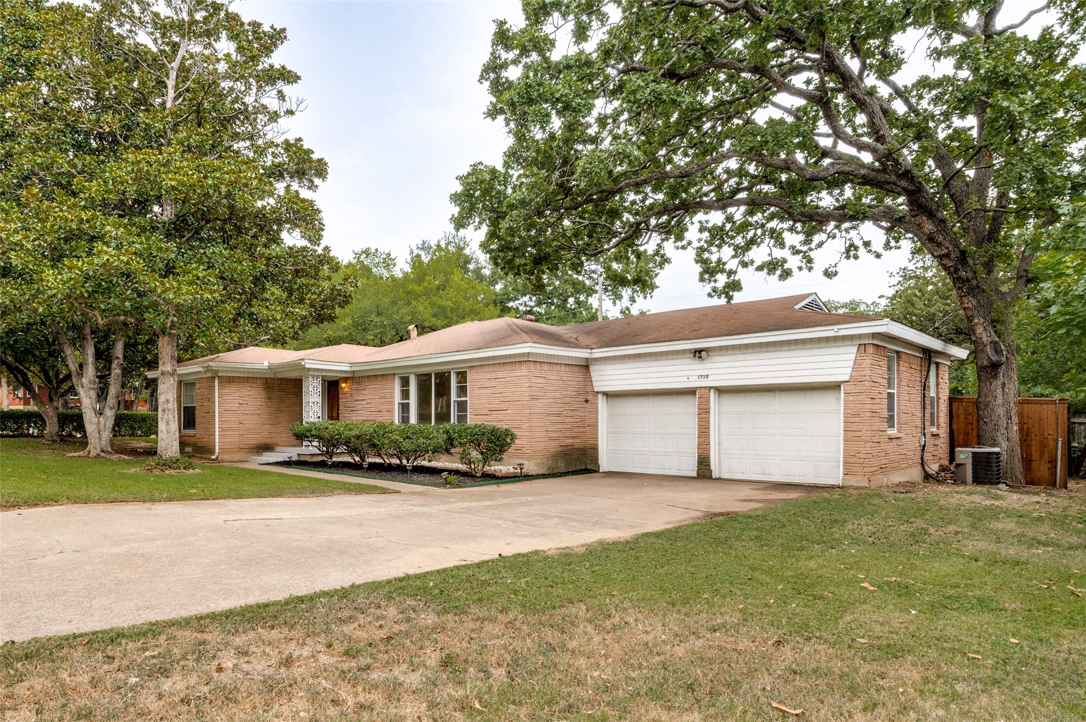 1710 Henderson Court Irving TX 75061