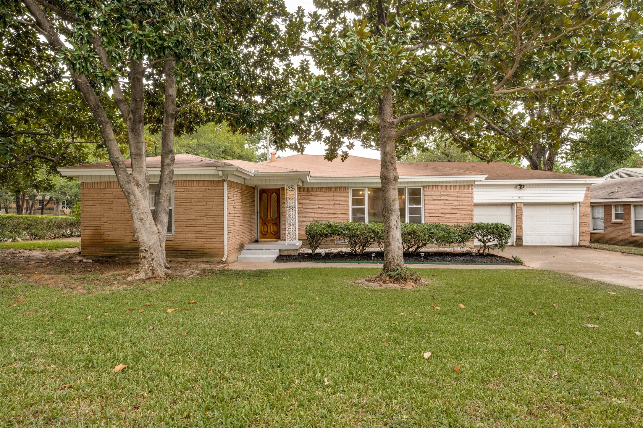 1710 Henderson Court Irving TX 75061