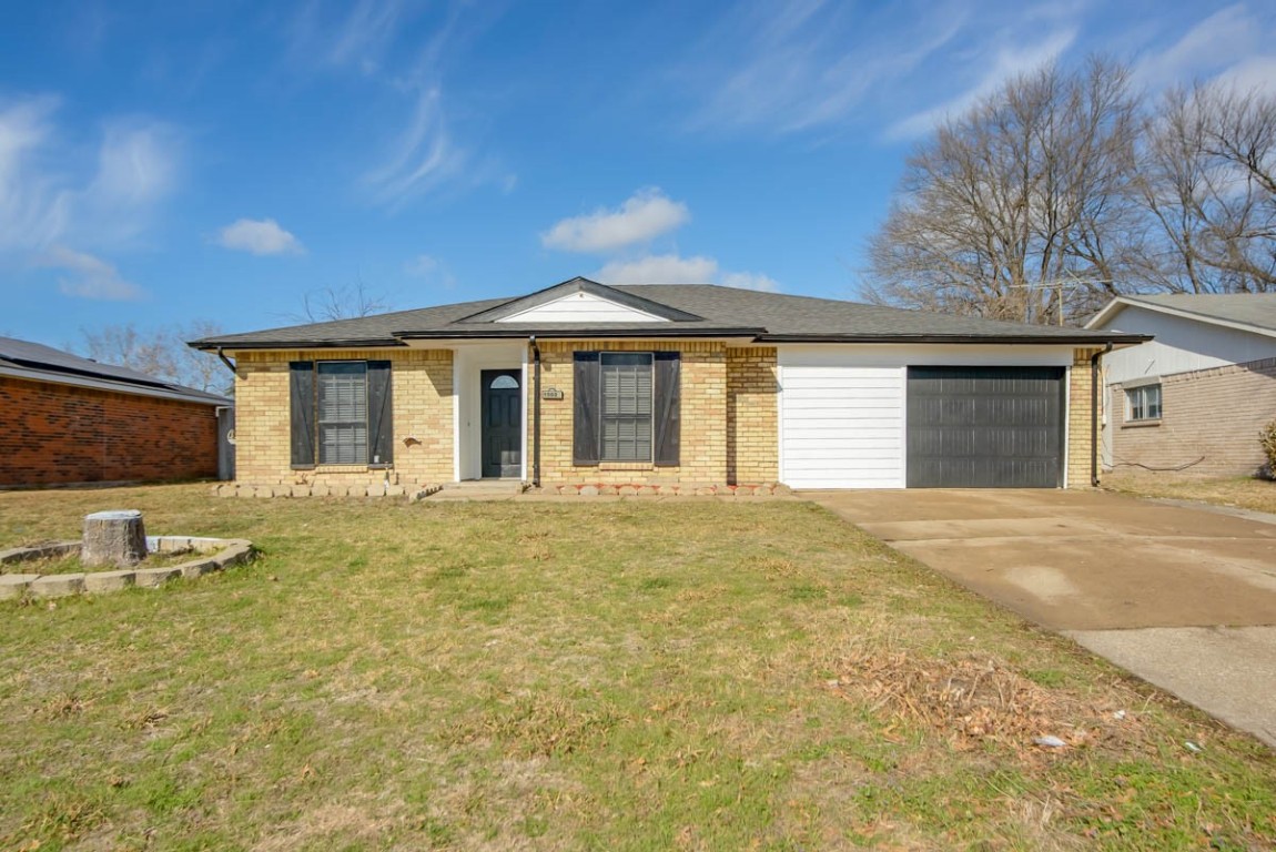 1502 Monica Lane Mesquite TX 75149