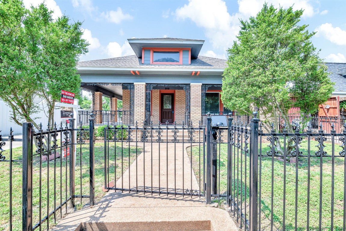 919 Mount Auburn Avenue Dallas TX 75223