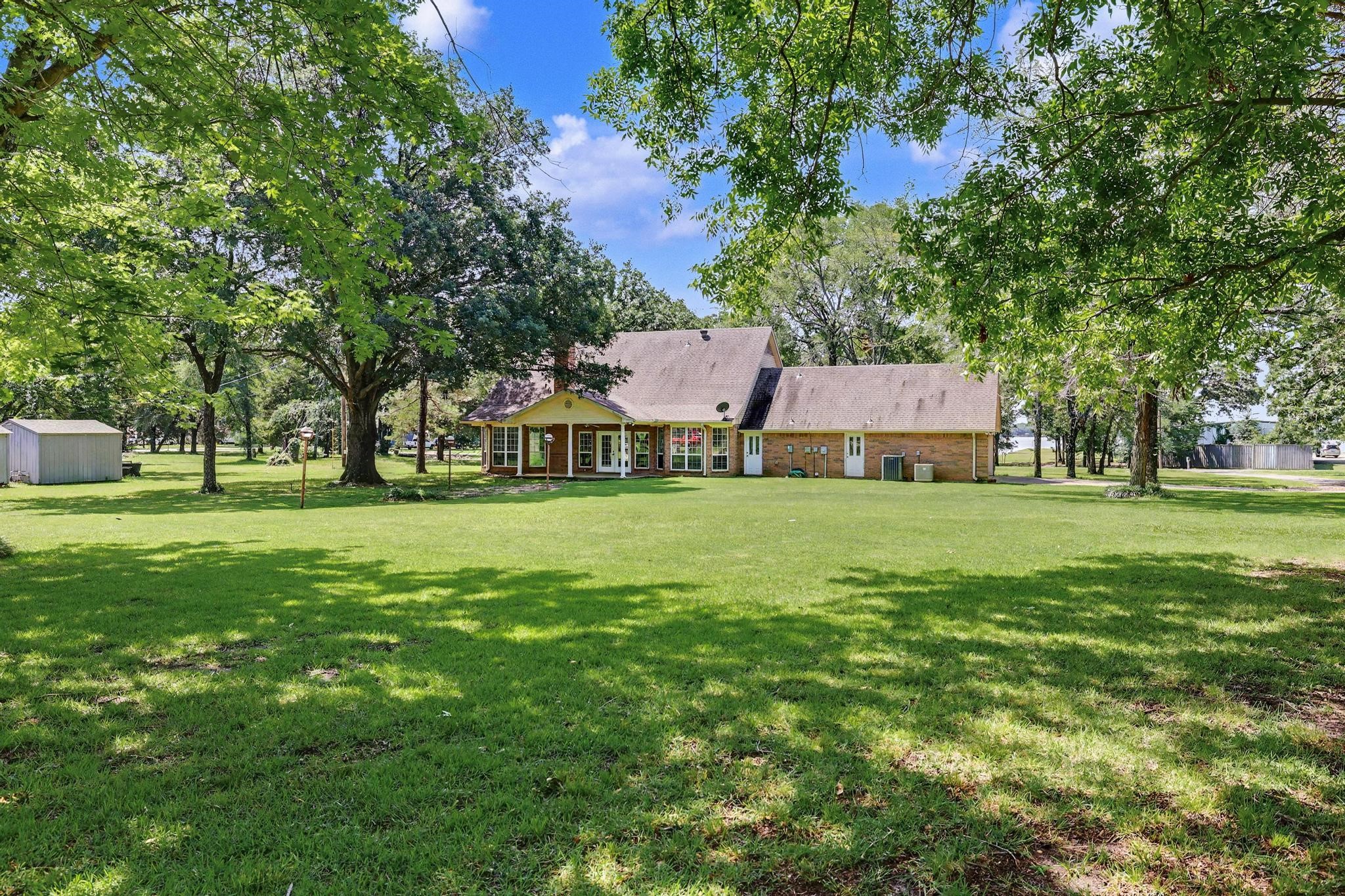 2811 N Shore Drive Bonham TX 75418