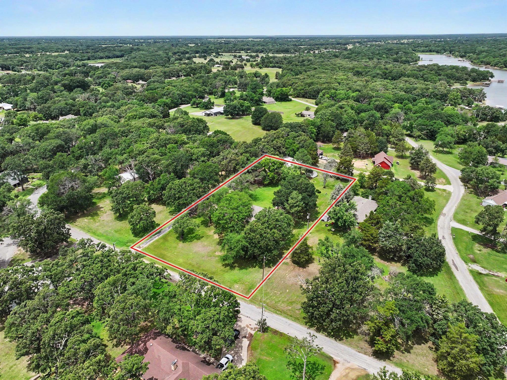 2811 N Shore Drive Bonham TX 75418