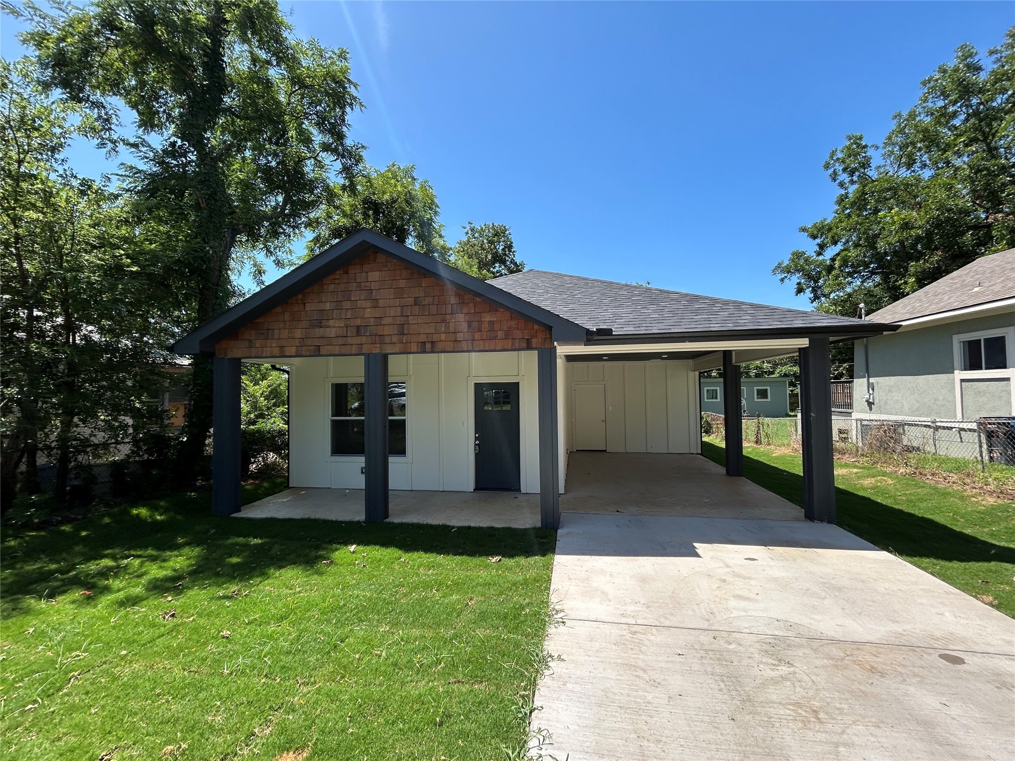 622 E Woodard Street Denison TX 75021