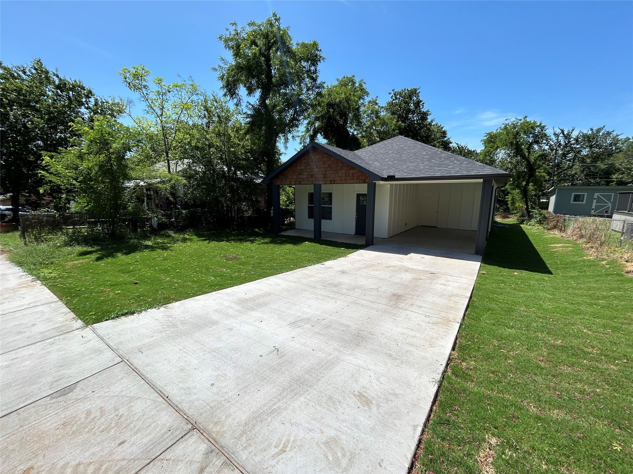 622 E Woodard Street Denison TX 75021