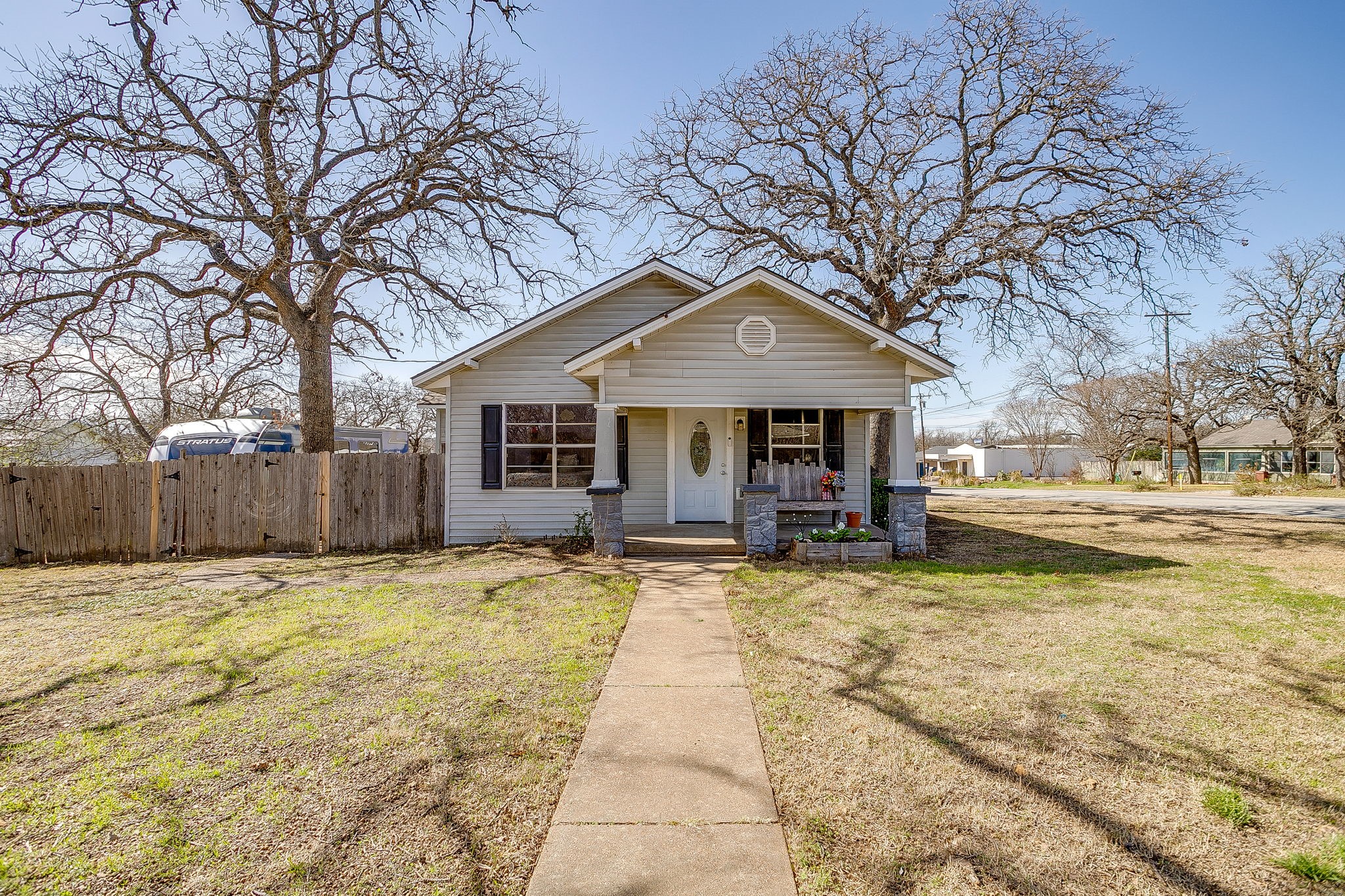 1215 N Elm Street Weatherford TX 76086