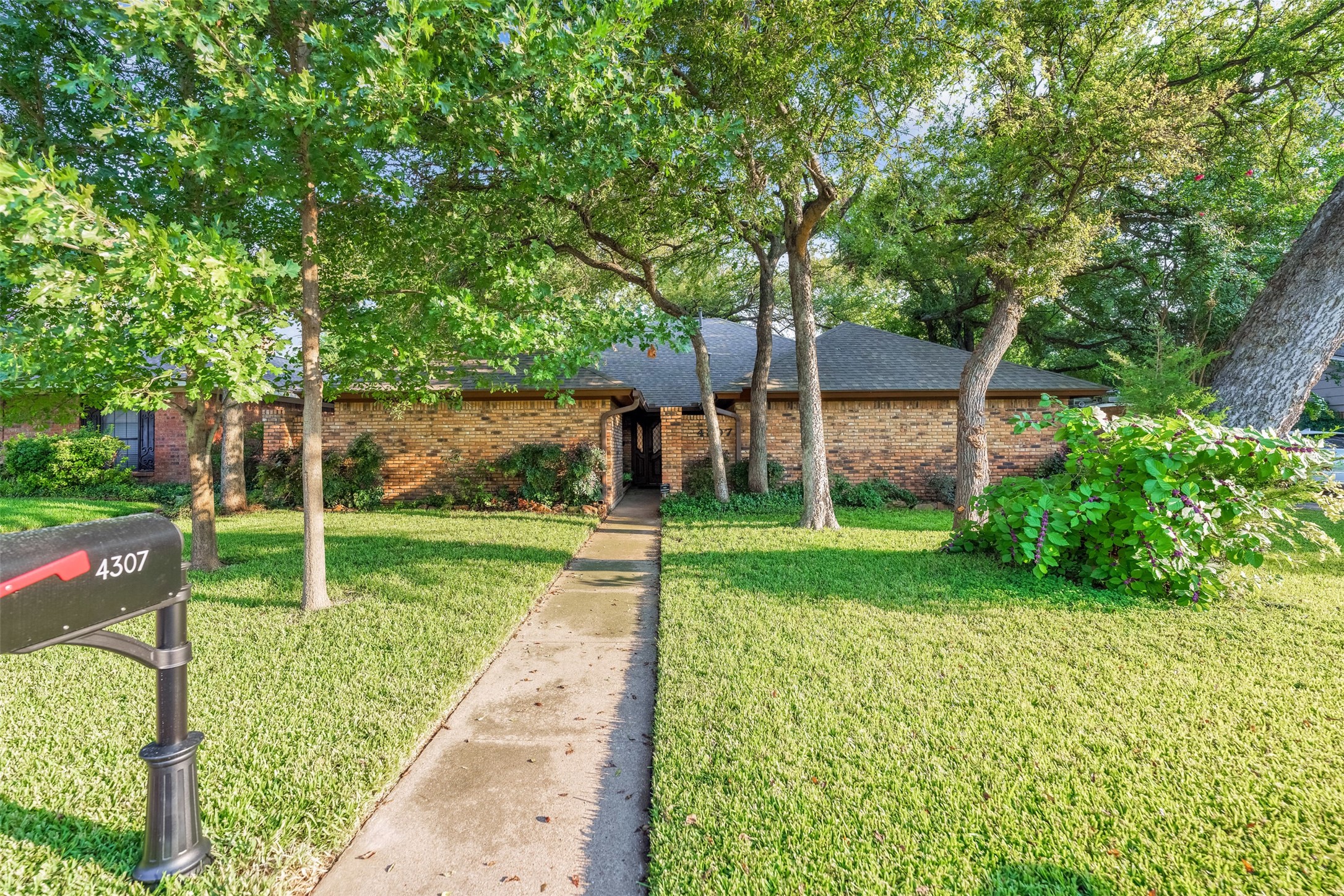 4307 Churchwood Drive Arlington TX 76016