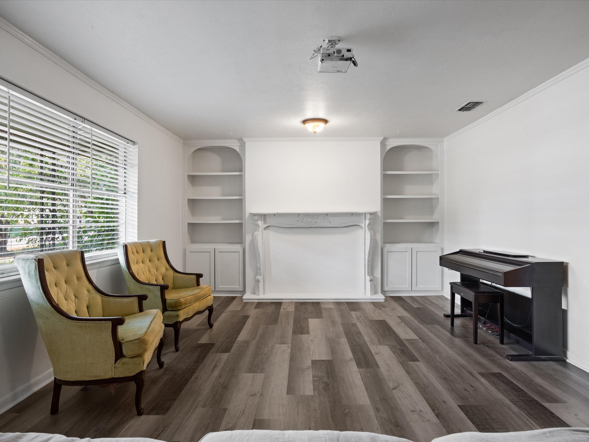 209 W Avenue K Midlothian TX 76065