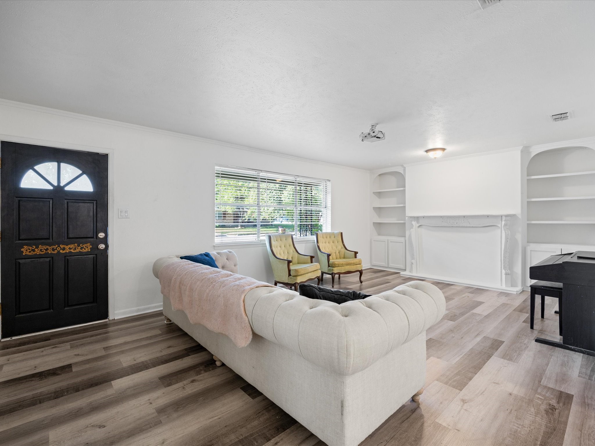 209 W Avenue K Midlothian TX 76065