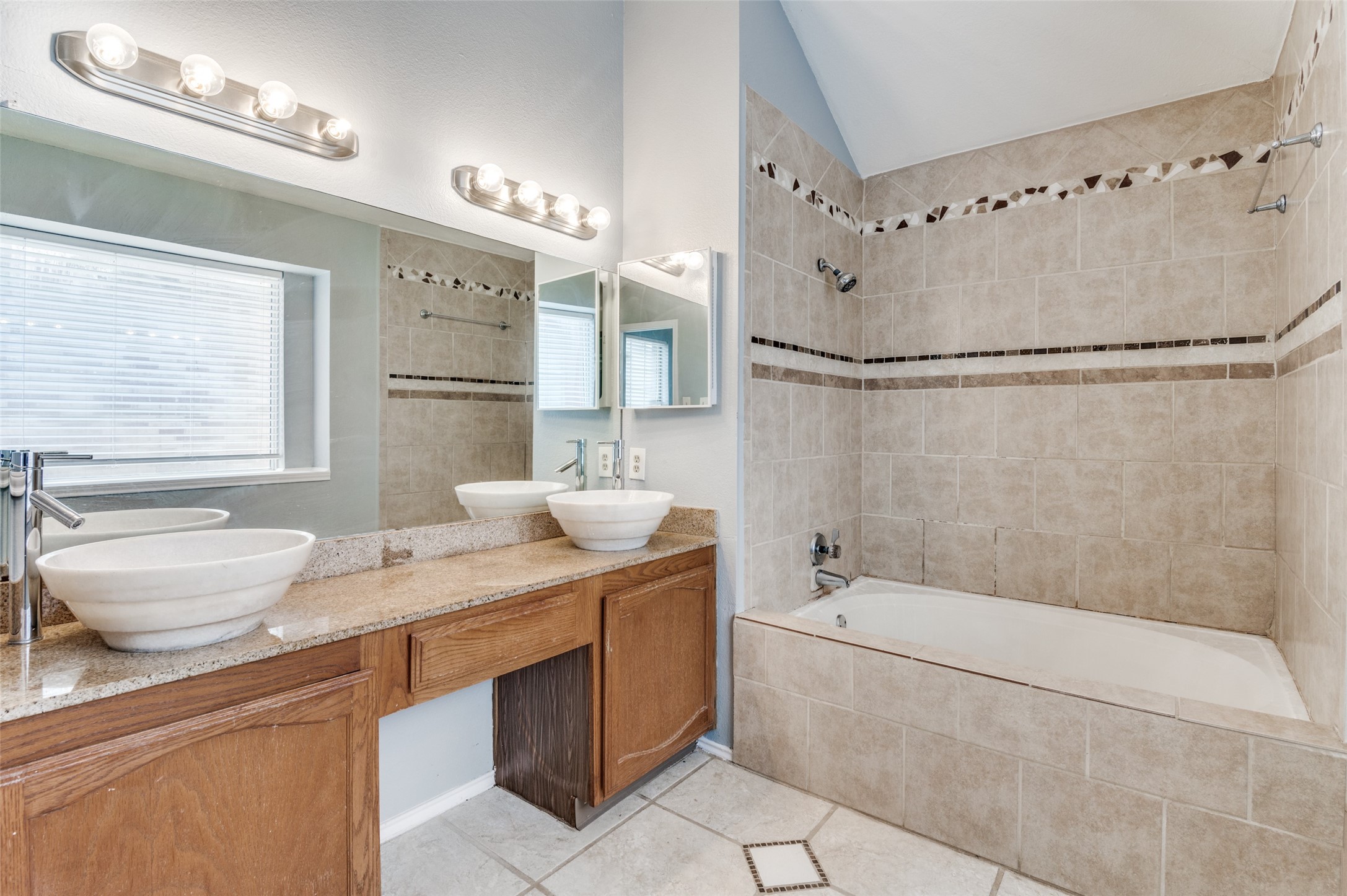 1004 Eagle Drive Desoto TX 75115