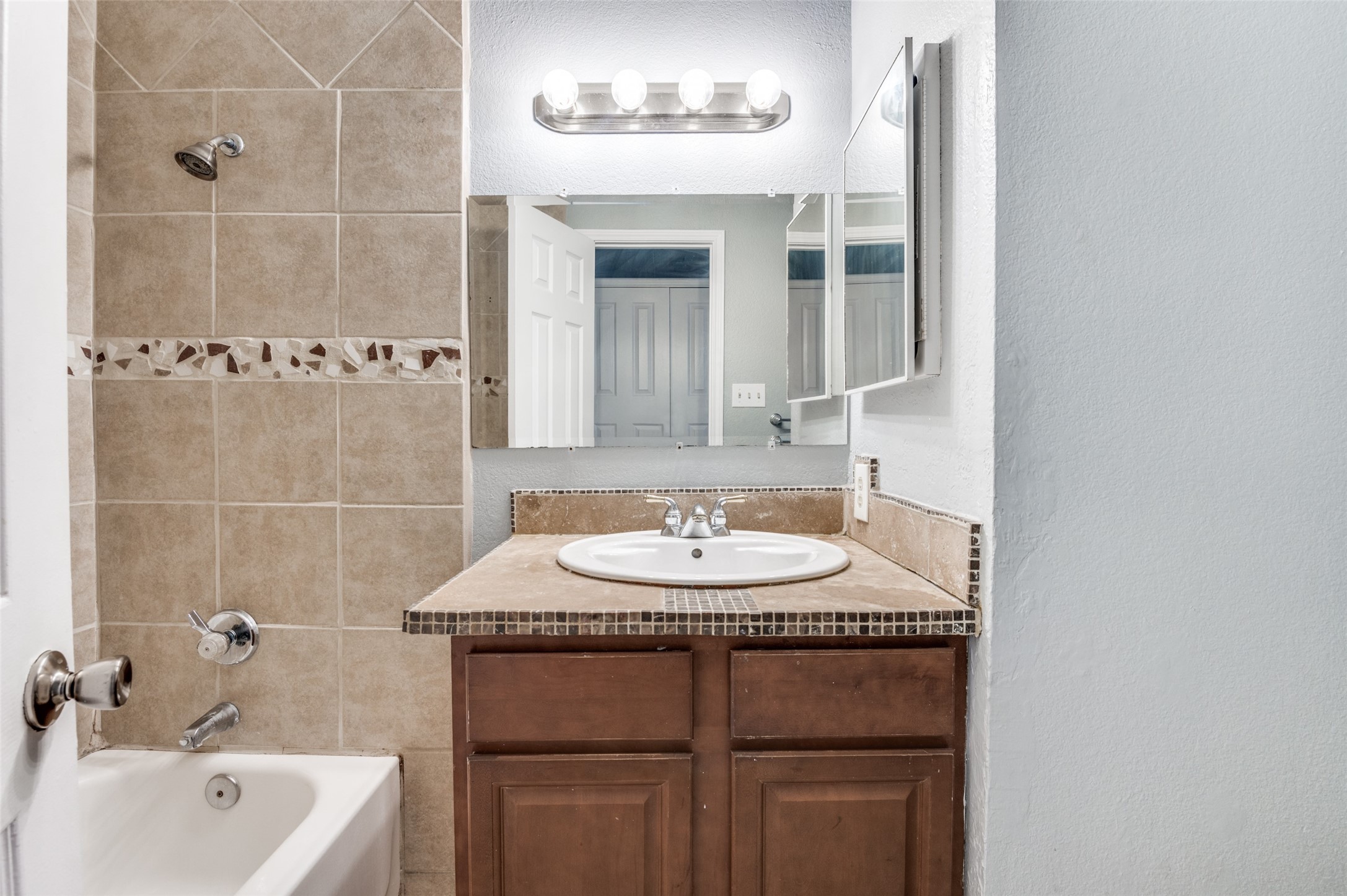1004 Eagle Drive Desoto TX 75115