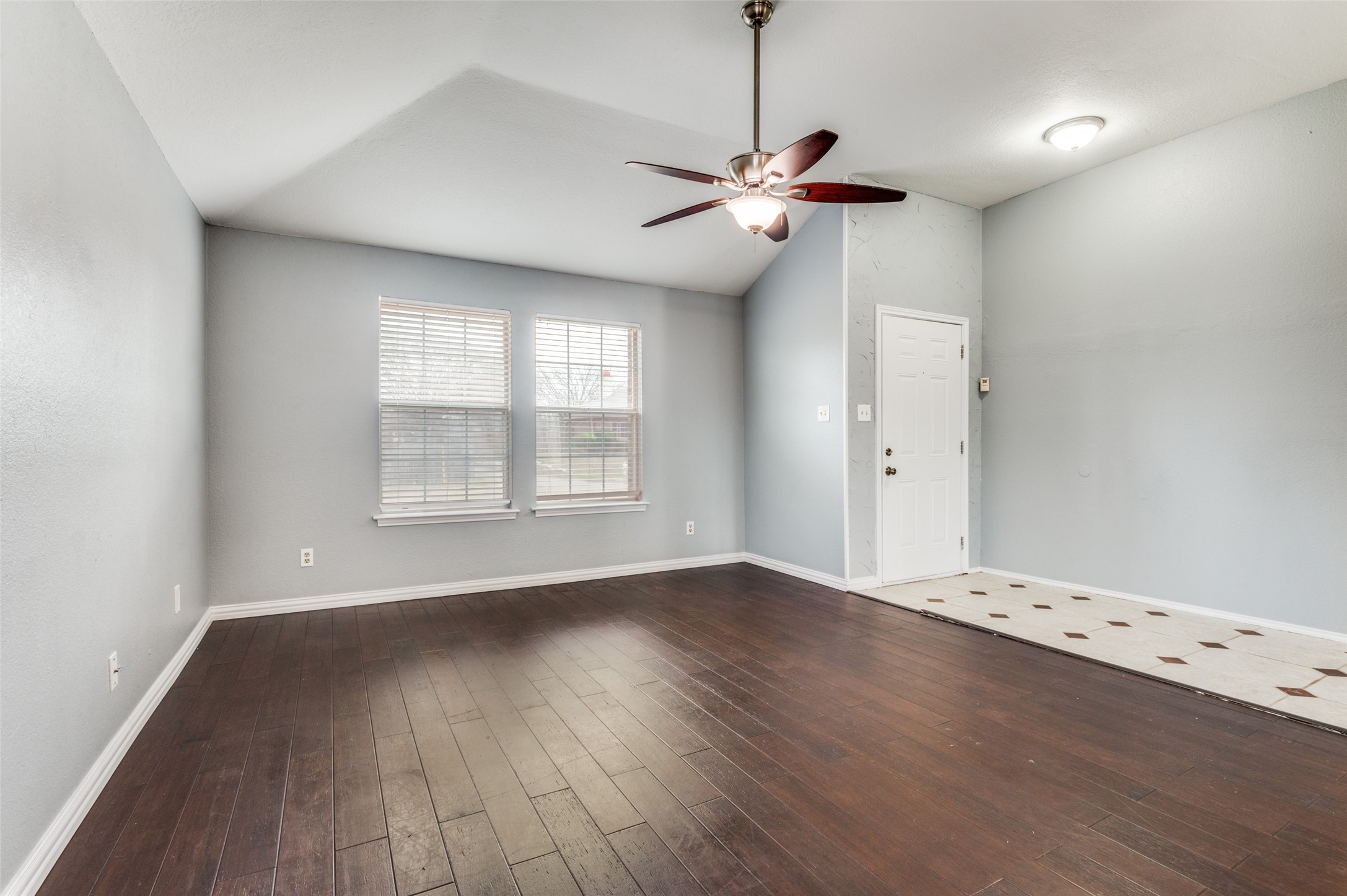 1004 Eagle Drive Desoto TX 75115
