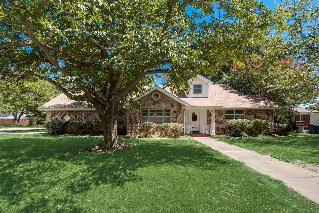 4020 Golden Oaks Drive Haltom City TX 76117