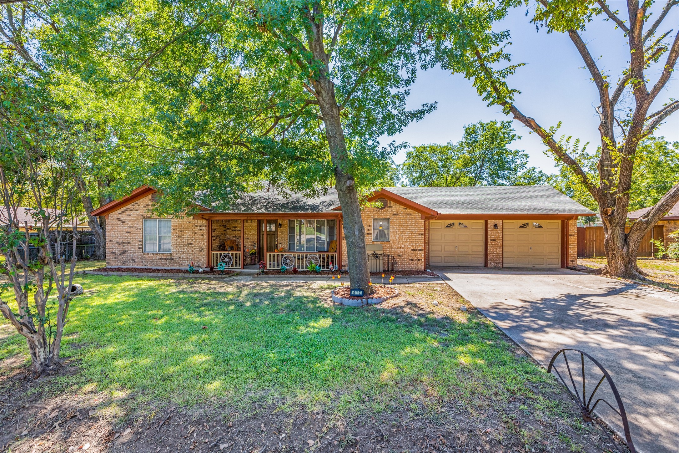 417 E White Street Pilot Point TX 76258