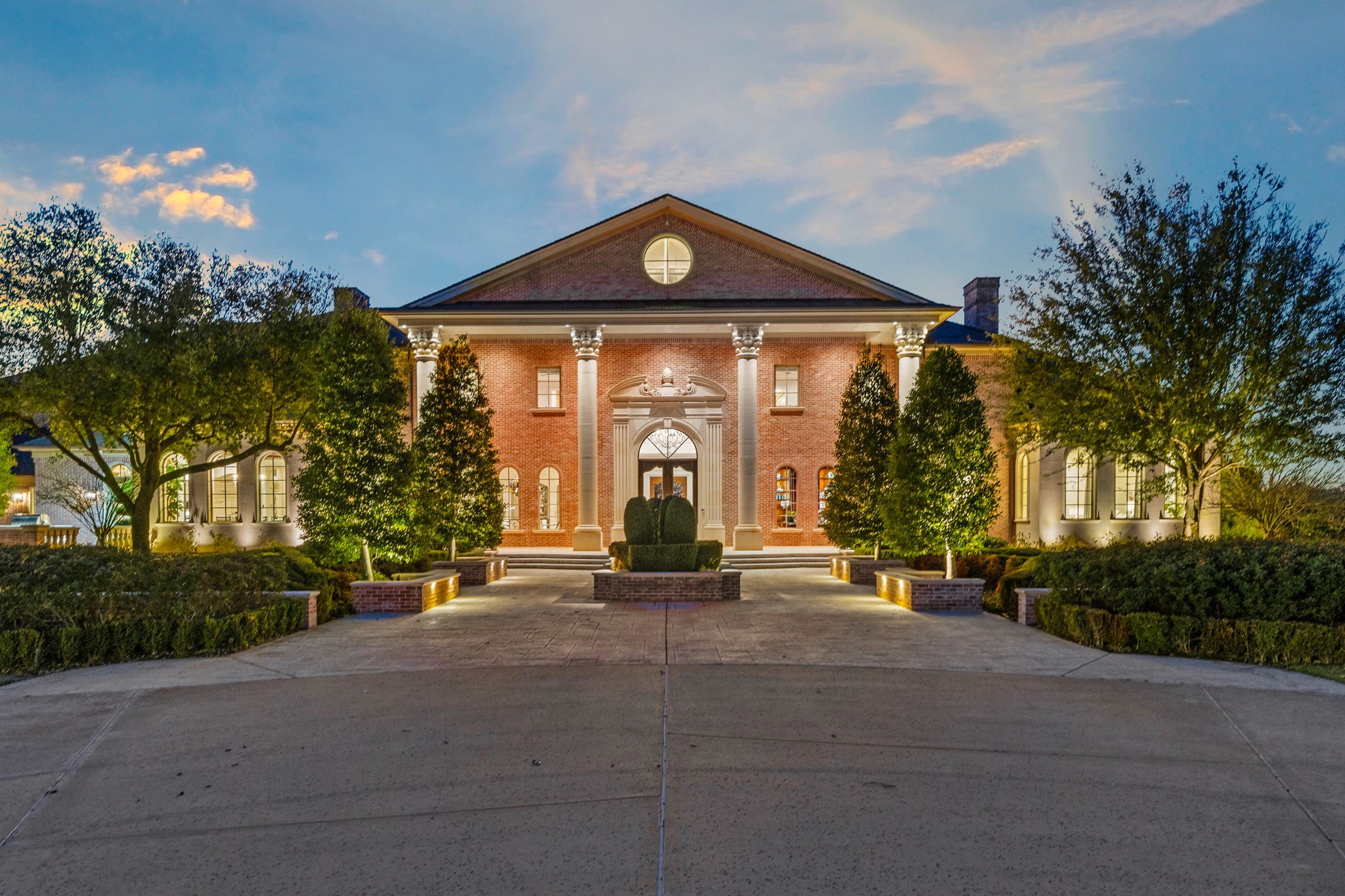 Southlake TX, 702 S White Chapel Boulevard