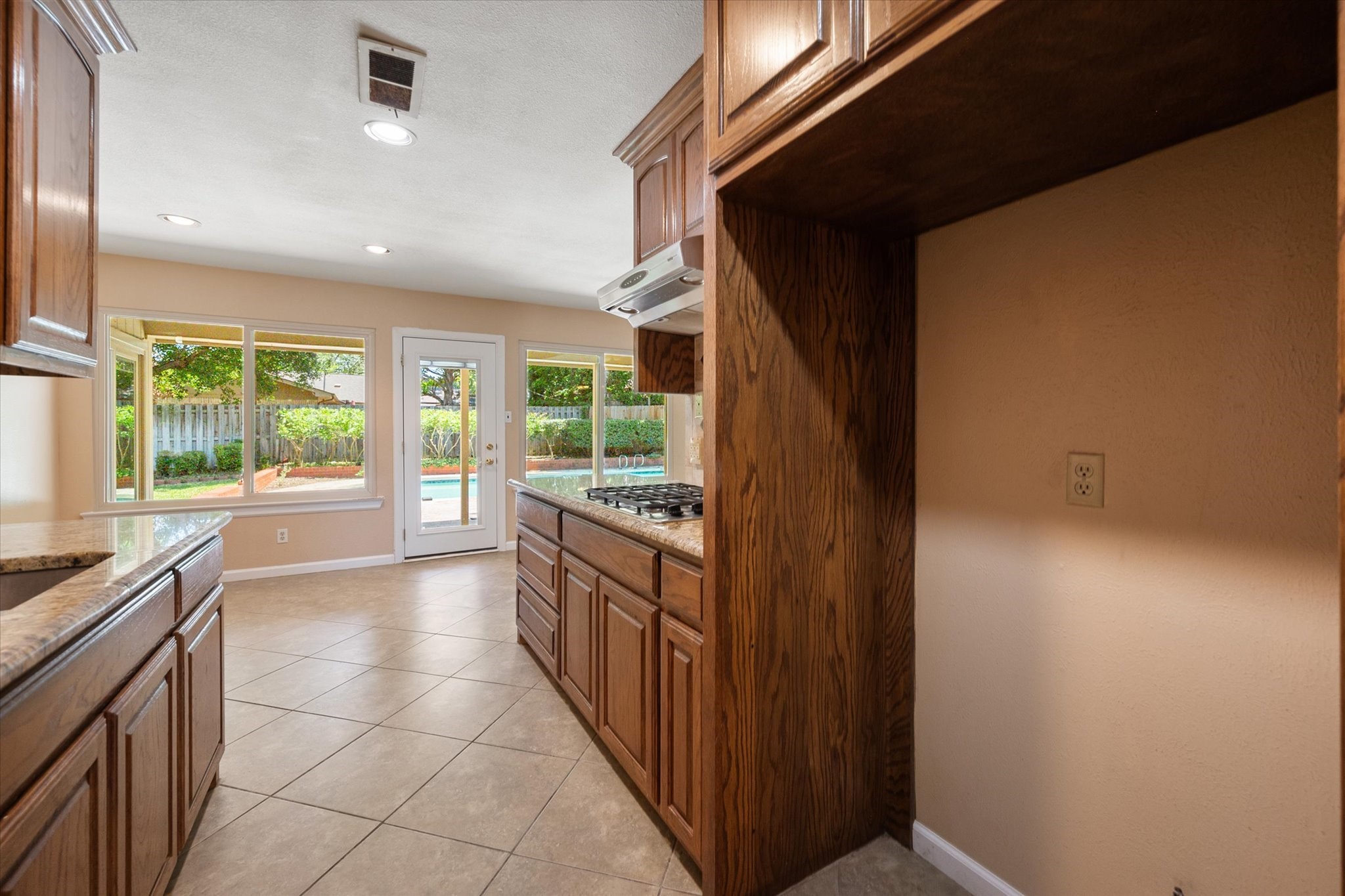 815 Vail Drive Arlington TX 76012