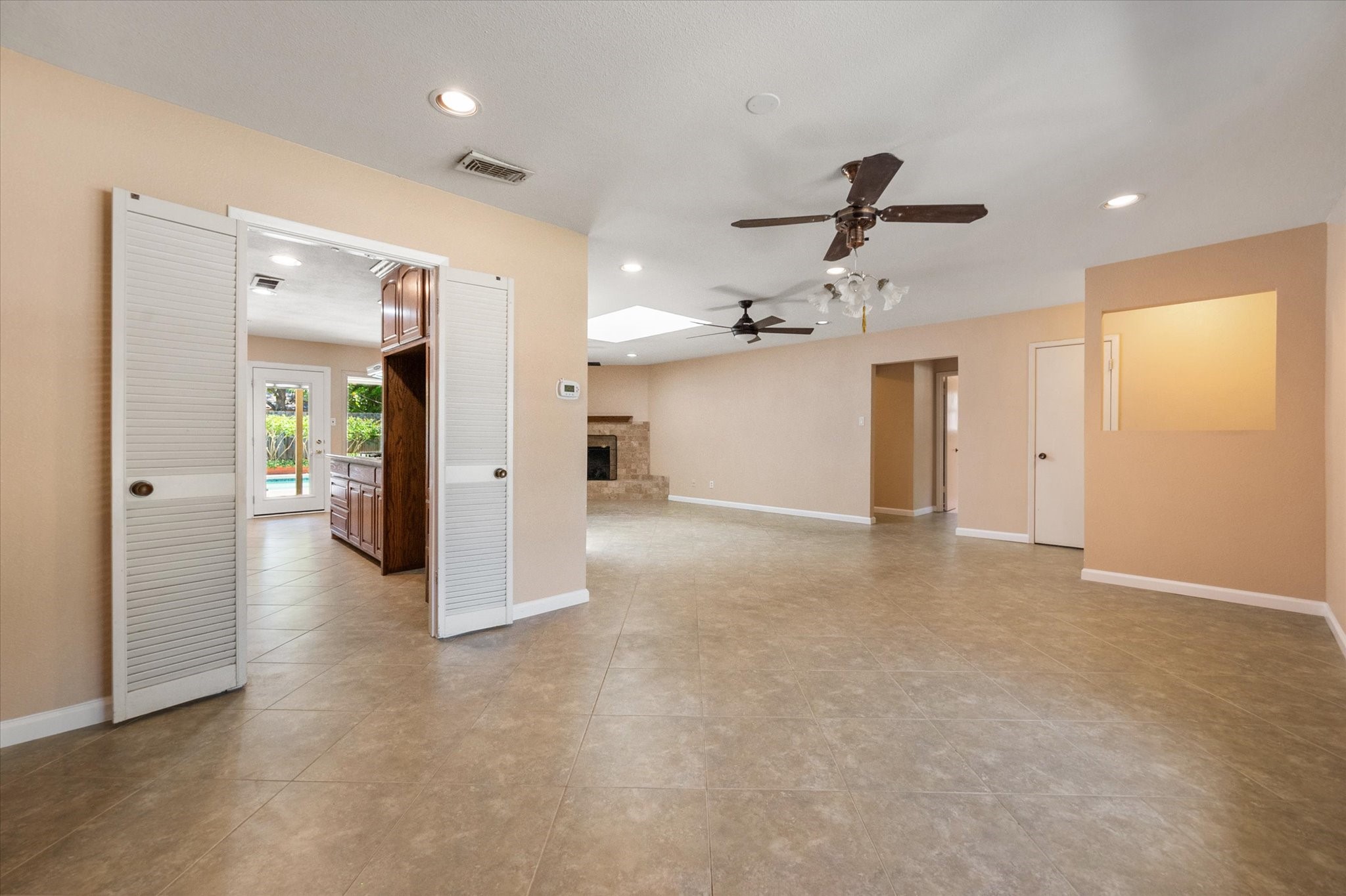 815 Vail Drive Arlington TX 76012